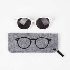 felt-sunglasses-pouch-size-comparison