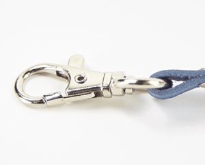 soft-leather-glasses-pouch-strap-detail