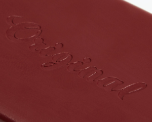 hard-shell-leather-glasses-case-logo-detail