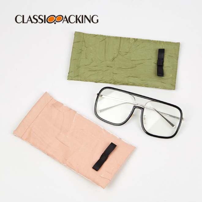 squeeze top eyeglass pouch capacity